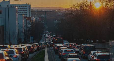 ¿Funcionan de forma estable en carreteras irregulares?