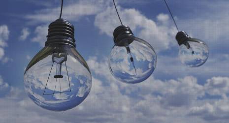 ¿Se pueden comprar repuestos para las lámparas de camping de 12 voltios?