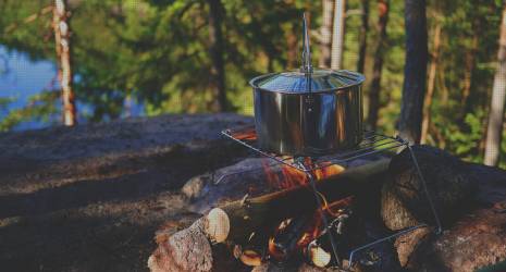 ¿Admiten los refrigeradores portátiles de camping de 12 voltios la conexión a un generador eléctrico?